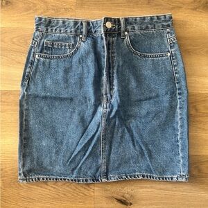 H&M Woman’s Blue Denim Skirt – Size 8 (NWT)